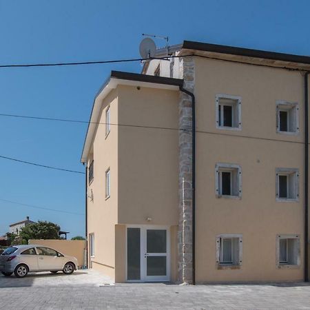 Lana House With Apartments Petrovija 외부 사진