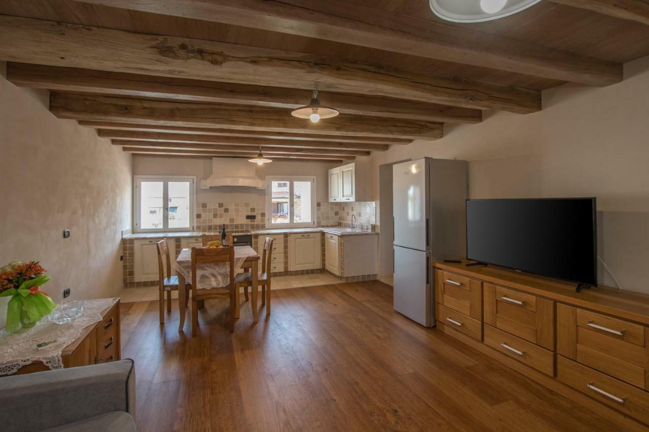 Lana House With Apartments Petrovija 외부 사진