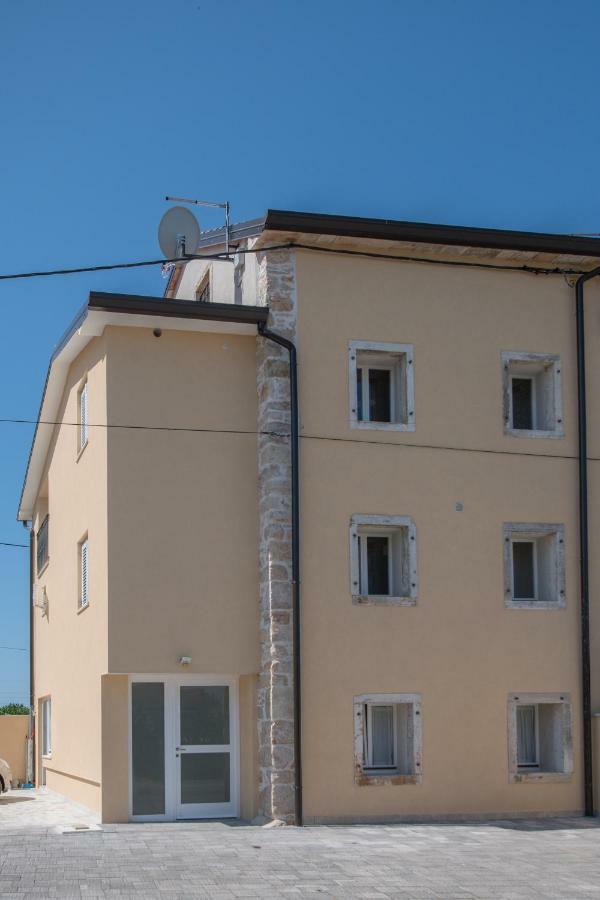 Lana House With Apartments Petrovija 외부 사진
