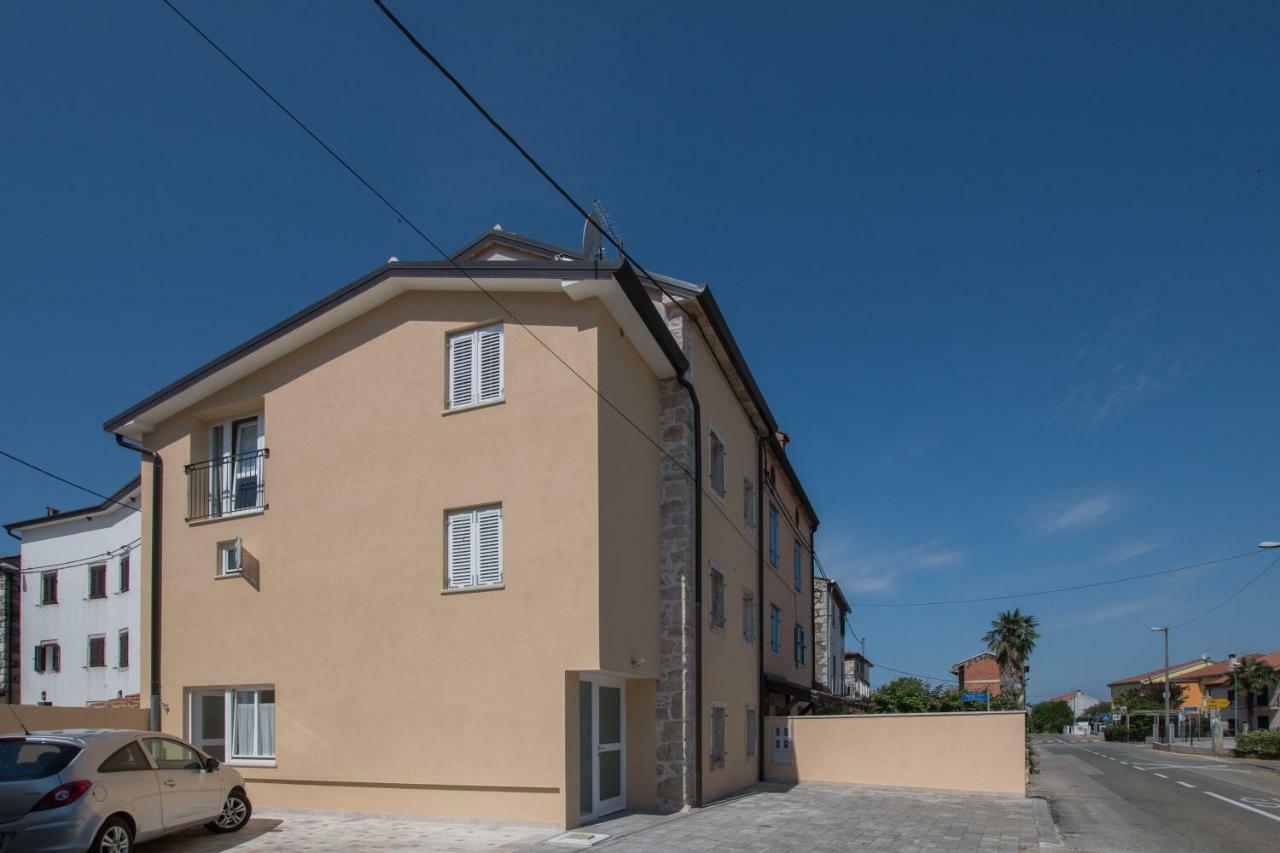 Lana House With Apartments Petrovija 외부 사진